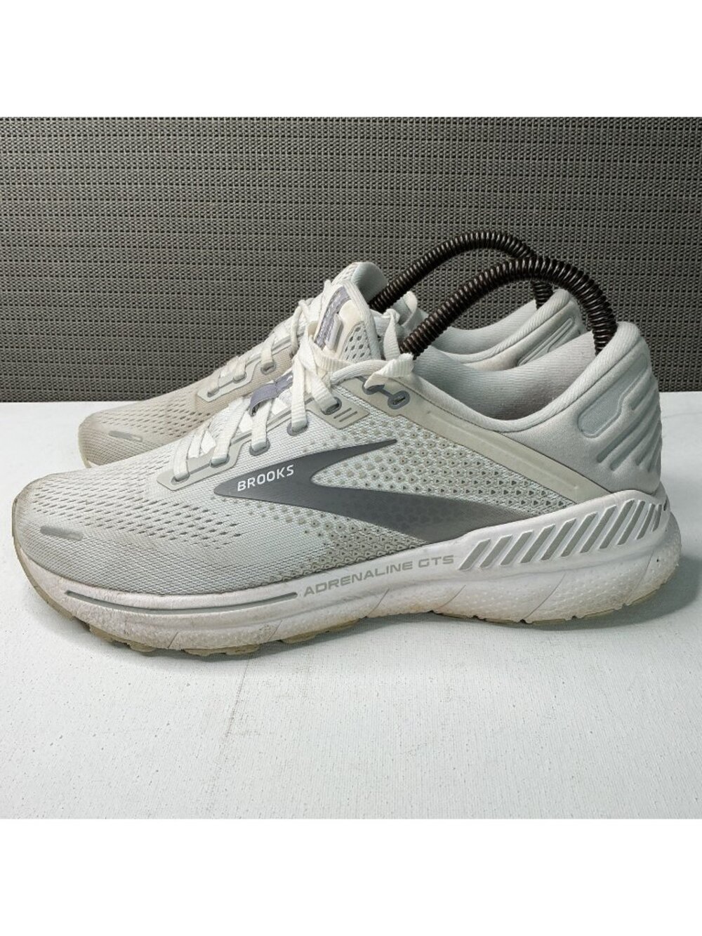 Brooks Adrenaline GTS 22 Shoes Womens Size 9.5B Wide White Running Sneakers